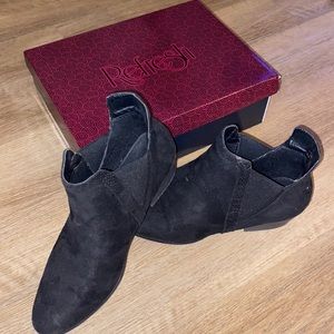 Black velvet booties. Gently used, rarely worn. Size 11.